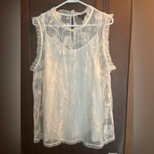 Lace sleeveless blouse